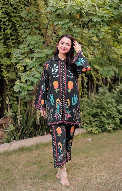 Yumna Zaidi’s Floral Printed Kashmiri Suit Design